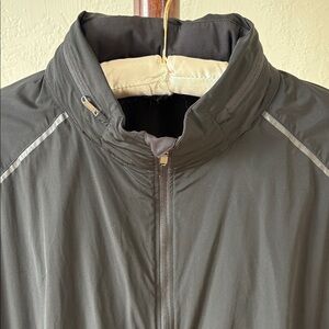 Men’s Lululemon rain/windbreaker jacket.